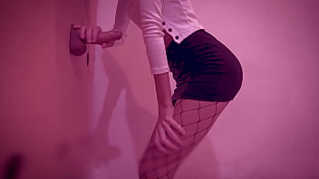 Preview 1 of Phimsexvvl - Esposa hot en su primer glory hole,  Cockold