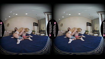 Preview 1 of Big Anal Blonde - Solo chick,  Kecy Hill makes out with Shark,  in VR