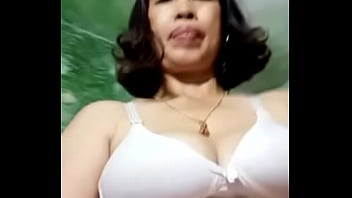Preview 1 of Seachgay Ouke - MBBG đang quay video để gửi th&igrave_ chồng về