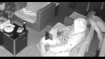 Preview 1 of Mother Living Room - Spy-Cam EINGEZOOMED: Bi-kerl m4rkus77 wichst mit Masturbator auf der Terrasse