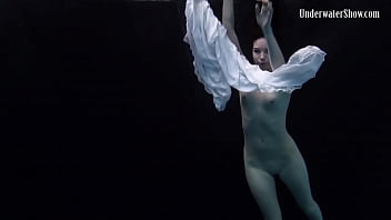 Preview 3 of Irmao E Irman - Mega hot underwater erotics with Andrejka
