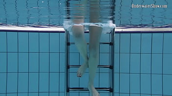 Preview 1 of Irmao E Irman - Mega hot underwater erotics with Andrejka