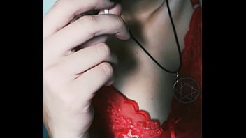 Preview 2 of Redpornvideos - Safada chupando um pirulito e passando na buceta
