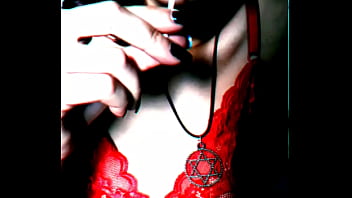 Preview 1 of Redpornvideos - Safada chupando um pirulito e passando na buceta