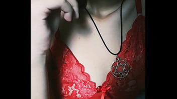 Preview 4 of Redpornvideos - Safada chupando um pirulito e passando na buceta
