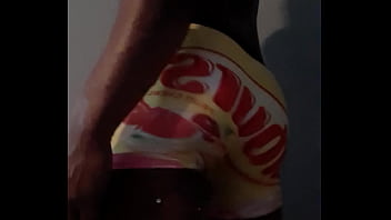 Preview 1 of Uwi Girl - Twerking Avenue. 1
