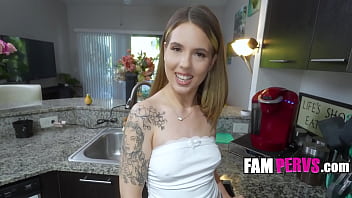 Preview 1 of Thanksgiving Porn - Stepdad&#039_s Brew,  Stepdaughter&#039_s Tempting View - Lucky Anne