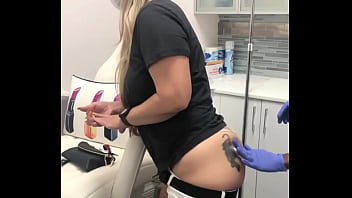 Preview 4 of Saudi Arab Punishment Porn Video - Inyecci&oacute_n en el spa a clienta rubia con tatuaje en la nalga. Sesi&oacute_n 2.