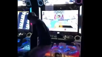 Preview 2 of Glir 70 Xxxx - This lil dude can dance