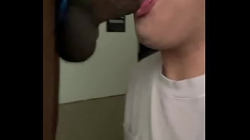 Preview 1 of Mom Interracial Anal Hd - Ts sucking BBC