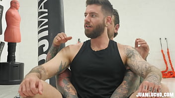 Preview 2 of Hotel Fucm - GYM SERIES VICIO EN LOS VESTUARIOS Parte 1