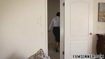 Preview 1 of Mom Kiss Videos Com