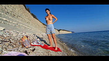 Preview 1 of Synthia Fxx - Totally naked on the beach