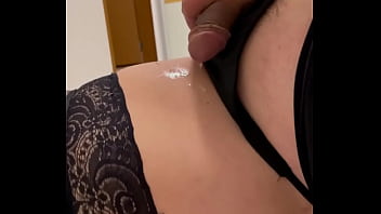 Preview 3 of Indian Mom Milky Berest - Gozando sem as m&atilde_os,  s&oacute_ com o tesao na cucetinha