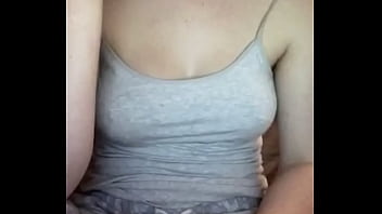Preview 2 of Milf Net Beeg - mostrando os peitos em live
