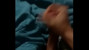 Preview 1 of Leg Shakininh - Novinho safado gozando antes da escola