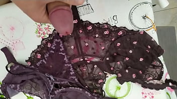Preview 1 of Zindagi Part2 - Corrida en bragas de mi mujer 167