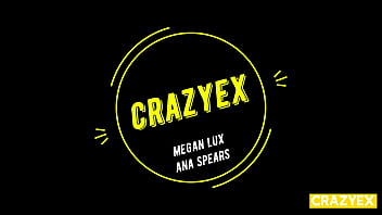 Preview 1 of Lesbi Jilat Memek Besar - Lesbico con Megan Lux y Ana Spears