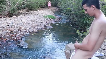 Preview 1 of Michaela Baldos Sex Vedio - mujer pilla a un chico en la playa masturbandose y se anima a cojerle su polla