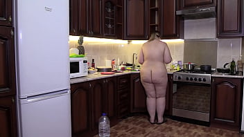 Preview 3 of New Zealand Brazzers Extra Small - Naked BBW with a juicy PAWG loves to cook dinner without clothes Homemade fetish