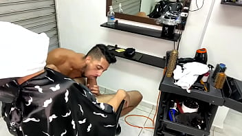 Preview 1 of Eat Sex Xx - Fui cortar o cabelo e recebi um servi&ccedil_o completo