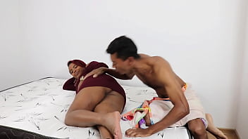 Preview 1 of Bbc Vs Indo Teen - Samira realizando o sonho do f&atilde_ de foder com uma atriz porn&ocirc_