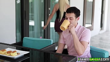 Preview 2 of Top Xx Vidove - Sexy Nikki Sweet takes boyfeeind in the bathroom to suck his cock