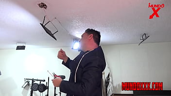 Preview 3 of Katrin Wolf Ganbang - el un electricista que va a casa de la mujer a ayudarla pero ella termina follando con el MUNDOXXX.COM