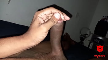 Preview 3 of Wife Hidden Seduced Massage - Novinho de Pau Duro Batendo Punheta e Gozando ( a pedido dos f&atilde_s de video solo )
