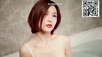 Preview 2 of Trans Walk - 微博高颜值网红闫盼盼大波翘臀身材完美浴缸洗澡若隐若现的三点诱惑十足1080P超清无水印原版