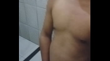 Preview 1 of Df6 1st Time Vergan Break - O Edward no banheiro v&iacute_deo colado