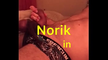 Preview 1 of Bokep Baraat - Attacher serr&eacute_es ses couilles et les malaxer apporte un plaisir m&ecirc_l&eacute_ de douleur int&eacute_ressante