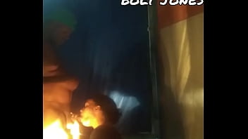 Preview 4 of Guy Boob Suck - CASAL INVADE MOTEL ABANDONADO FUDELANCIA GRITOS E GEMIDOS NA GARAGEM COM A BOMBOMD4 ofc.