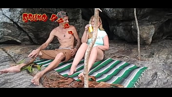 Preview 2 of B Dxxx - Levei a loirinha Melissa alecxander na praia!!!pra foder o cuzinho dela veja o que aconteceu