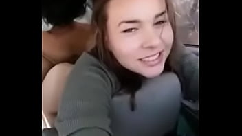 Preview 1 of Porno De Hati - Safada com celular filmando fodendo no carro na rua