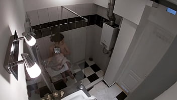 Preview 2 of Sorceress Diaporama - HIDDEN CAM - Spying my step sister in the shower