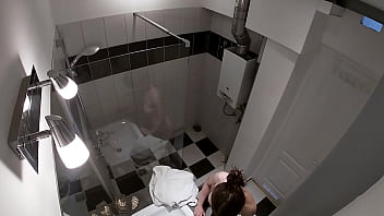 Preview 1 of Sorceress Diaporama - HIDDEN CAM - Spying my step sister in the shower