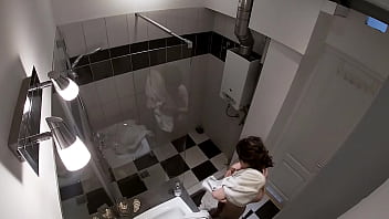 Preview 4 of Sorceress Diaporama - HIDDEN CAM - Spying my step sister in the shower