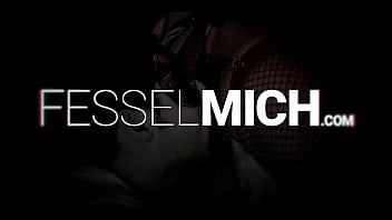 Preview 1 of Young Jussy - Sklavin muss benutzt werden von einem Master in Cowboy Uniform SubSlave Folter und Nackthaltung von devoter Frau