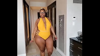 Preview 2 of Buautyfull Aunties - Big booty girl