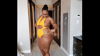 Preview 3 of Buautyfull Aunties - Big booty girl