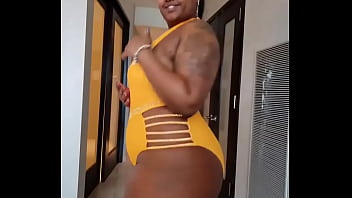 Preview 4 of Buautyfull Aunties - Big booty girl