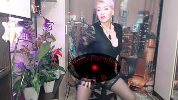 Preview 1 of Jarmani Sexnxc - Mature sexy cougar AimeeParadise was called in private during the make-up process)) Leave the make-up! Spread your legs and stick your fingers in your pussy !!!