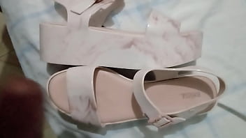 Preview 2 of Aliya Butt Xx - Melissa mar da minha amiga