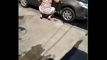 Preview 1 of Candra Lasst - la vivi manaba lavando auto
