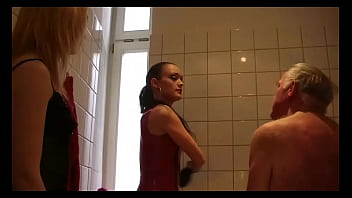 Preview 4 of 5 Fille 1 Homme - Young Femdom Girls dominate a man in a bath