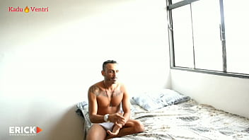 Preview 2 of Girl Bus Sxx - Kadu Ventr&iacute_ e Euerickdiaz feat perfeito sexo gostoso e um vizinho viu tudo