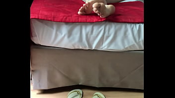 Preview 3 of Russian Mother Sleep - Goddess Grazi peladinha p&oacute_s banho