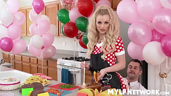 Preview 1 of Police Selingkuh - Adorable blonde  milf Hyley Winters is orally pleasured and fucked in live show