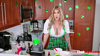 Preview 1 of Valentina Nappi Xnxx Porn - Tasting MILF&#039_s Shamrock Milkshake
